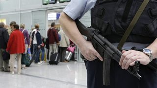 Брюксел е поставен под оранжев код заради терористична заплаха