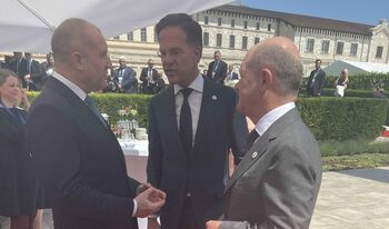 Радев обяви пред шефа на НАТО готовност България да изразходва за отбрана 5% от БВП