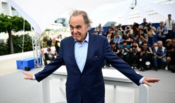 Оливър Стоун снима новия си игрален филм в София