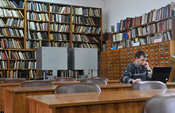 Доктор от библиотеката: как парламентът създаде нов конкурент на университетите