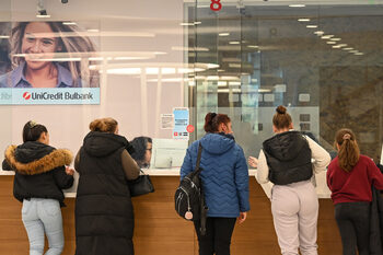 Спестяванията в банките продължават да растат и през първите месеци с евро