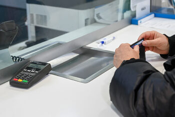 Три банки ощетяват получателите на студентски кредити