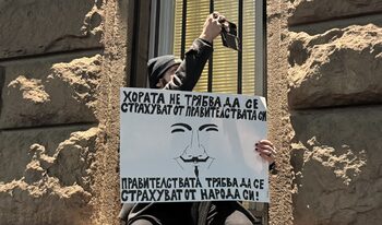 Българската демокрация е като тази в Сенегал и Косово и се управлява по-зле от Бенин