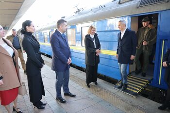 Водена от премиера делегация е в Украйна, Гюров ще се срещне със Зеленски