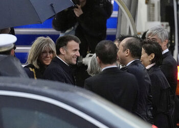 Макрон ще се срещне с японския премиер Санае Такаичи