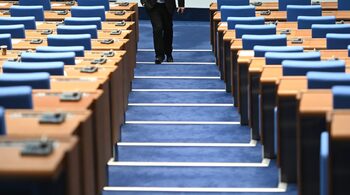 България се превръща в автокрация, предупреди уважаван по света институт