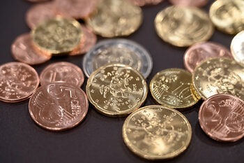 Съд закръгли надолу глобата, наложена заради закръглената нагоре цена за градския транспорт в Бургас