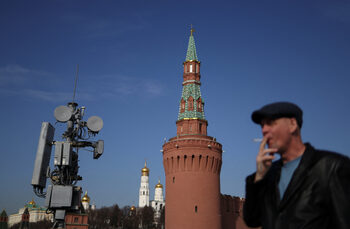 Работа в събота и по 12 ч в останалите дни: защо Русия поглежда към XIX век