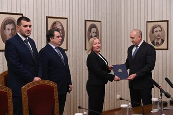 Възможна ли е коалиция между Радев и ПП-ДБ