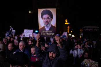 Моджтаба Хаманей е в безсъзнание, твърдят медии