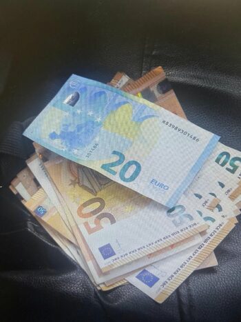 Общински съветник от Разлог и член на СИК са арестувани за купуване на гласове