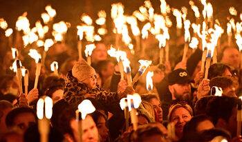 Не е лесно Орбан да бъде победен и кое е най-далечното селфи