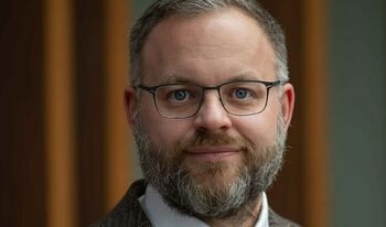 Политическият директор на Орбан плаши с насилие от страна на 