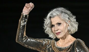 Холивудски звезди се обявиха против сделката между 