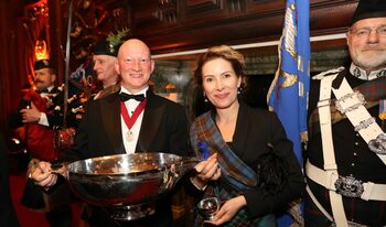 Изпълнителният директор на VM Finance Group с почетна награда от Шотландската уиски общност