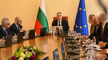 Служебното правителство губи доверие, отчете 