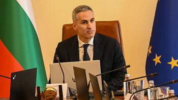 Гюров: Търгуването със здраве е не по-малко опасно от търговията с демокрация