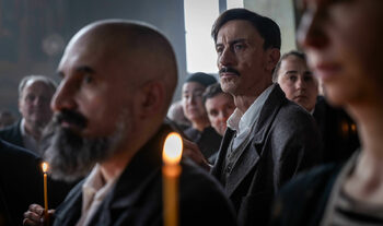 Със сцени от атентата в църквата 