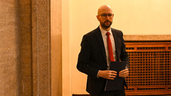 Клисурски представи отчета на министерството на финансите за март-април