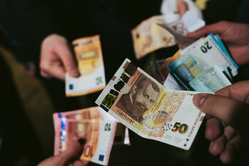 НСИ отчете по-голям бюджетен дефицит от Министерството на финансите