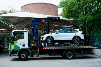 Сделка за автомобили разкри нова връзка между Светлозар Лазаров и Юлиян Янков-Картофа