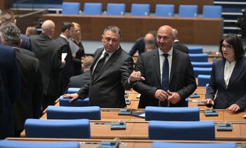 В първия ден на новия парламент бяха внесени искания за промени в 22 закона