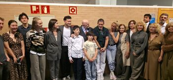 Антонио Бандерас аплодира 