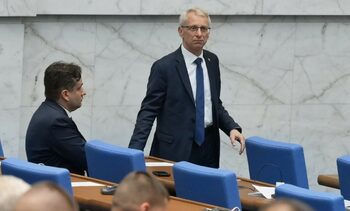 Денков критикува Радев за решението да се изпрати само посланик на срещата на...