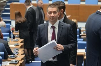 По следите на парламентаризма