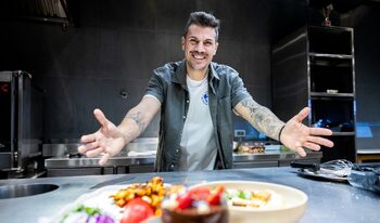 С три лесни рецепти шеф Акис Петрецикис пренесе вкуса на Средиземноморието в София