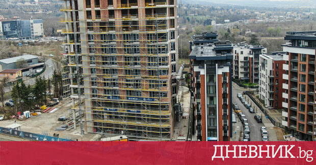 През юли 2022 г продукцията в продължава да спада като