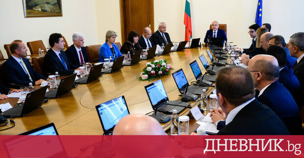 Коментарът е препубликуван от Очакваното се случи като неизбежно След