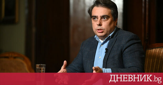 Съпредседателят на Продължаваме промяната Асен Василев на днешната пресконференция на