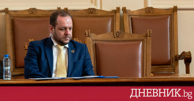 Върховният административен съд спря предварителното изпълнение на заповедта на бившия