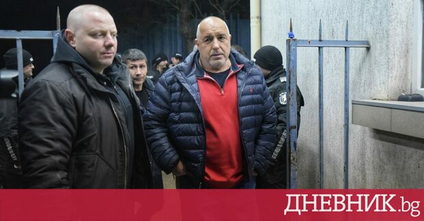 Анализът е препубликуван от Не е трудно да се разбере