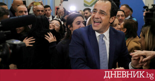 Бивш външен министър който водеше кампания на обединител неограничен от