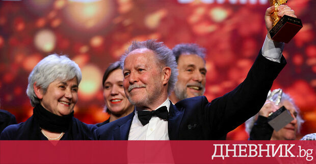 Документалният филм На Адамант на френския режисьор Никола Филибер е