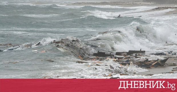 Поне 61 души сред които 12 деца са се удавили