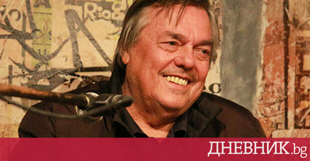 Текстът е препубликуван от Заглавието е на Дневник Космополит и