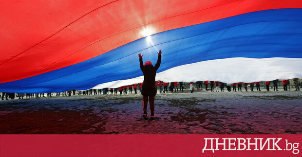 Разследван от полицията руснак заради антивоенна рисунка на дъщеря му