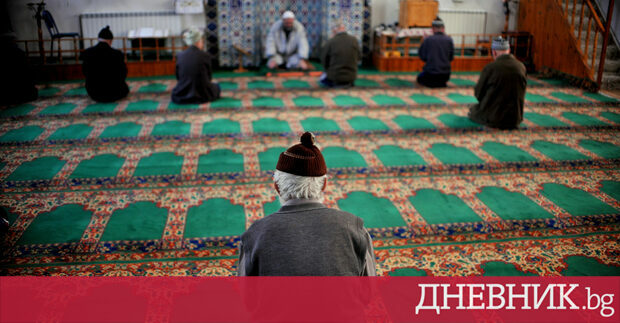 Анализът е препубликуван от Мюсюлманинът днес живее в скрит или