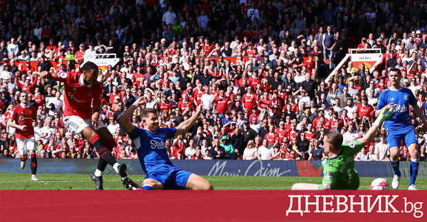 Манчестър юнайтед победи с 2 0 Евертън в мач от 30 ия