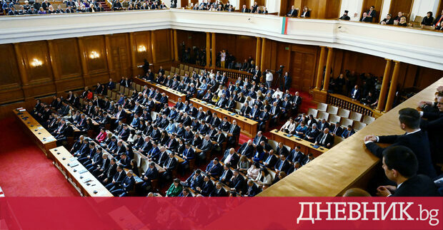 Първото заседание на 49 ото Народно събрание навлиза във втория си