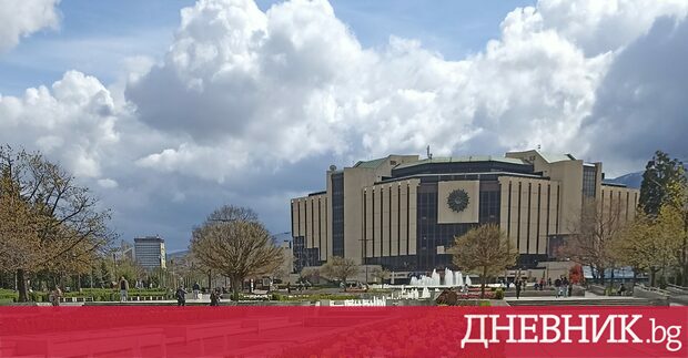 Дъждовна събота с валежи почти над цялата страна прогнозират синоптиците