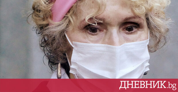 Писателката Елизабет Джийн Карол заяви пред съдебни заседатели че