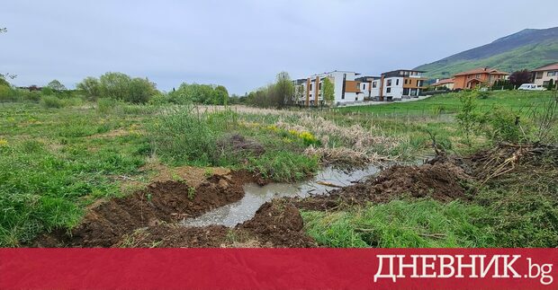 В Боянското блато незаконно се прокопава канал за да бъде