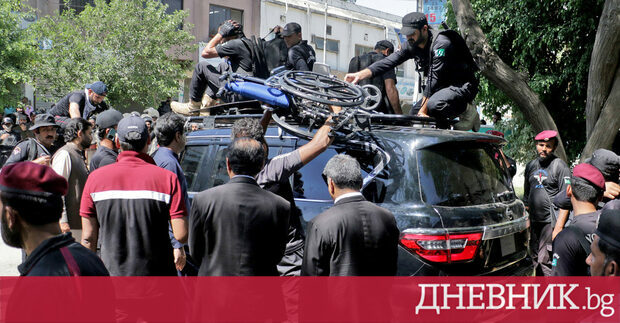 Бившият премиер на Пакистан Имран Хан беше арестуван във вторник