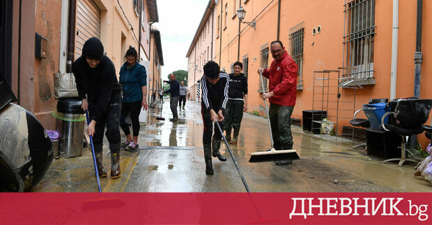 Повече от 20 реки са излезли от коритата си в