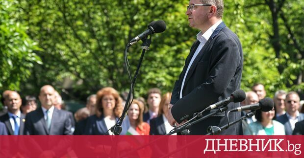 Тази година писателят и преподавател Георги Бърдаров бе поканен да