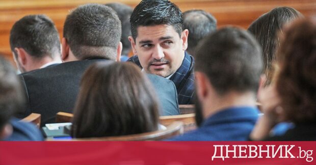 Радостин Василев е изпратил уведомително писмо до председателя на Народното